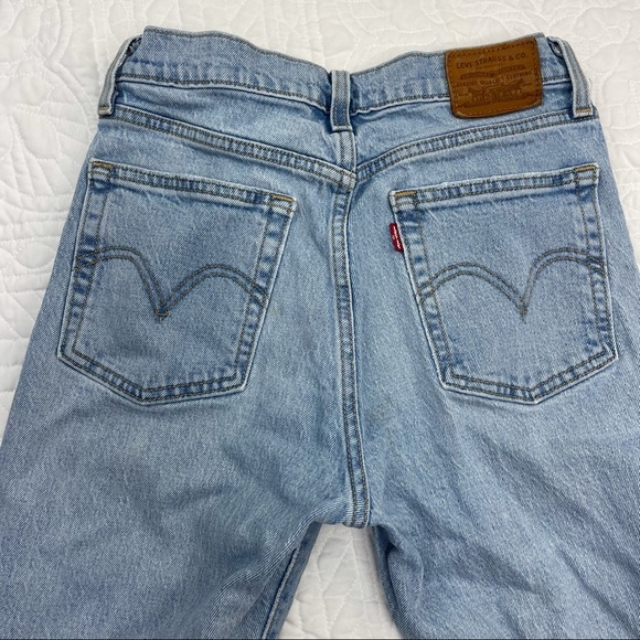 LEVIS PREMIUM WEDGIE •25• light wash button fly raw hem - Picture 9 of 10